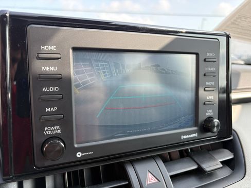 Used 2020 Toyota RAV4 XLE w/ Convenience Package FWD image 17