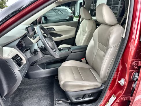 Used 2024 Nissan Rogue SL w/ SL Premium Package FWD image 3
