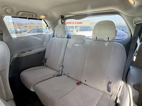 Used 2014 Toyota Sienna LE image 10