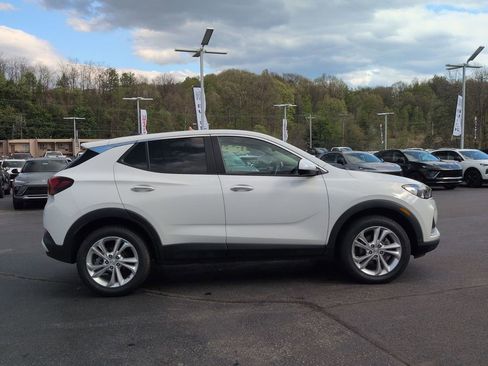 Used 2023 Buick Encore GX Preferred w/ Cold Weather Comfort Package AWD/4WD image 5