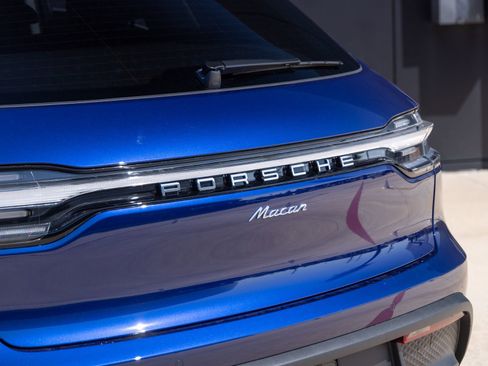 Certified 2025 Porsche Macan image 15