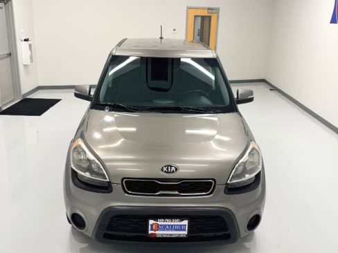 Used 2013 Kia Soul + FWD image 3