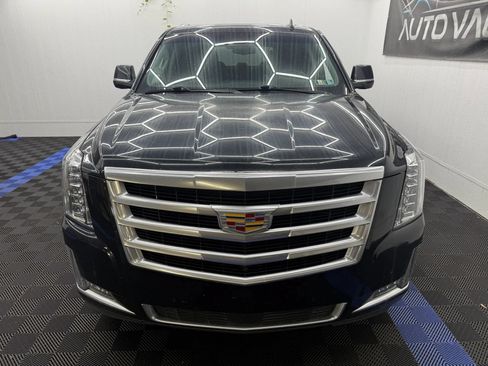 Used 2018 Cadillac Escalade Premium Luxury w/ LPO, Radiant Package AWD/4WD image 4