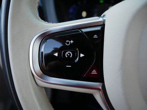 Used 2023 Volvo XC60 B5 Ultimate image 17