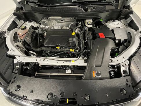 Used 2024 Chevrolet Trax RS FWD image 39