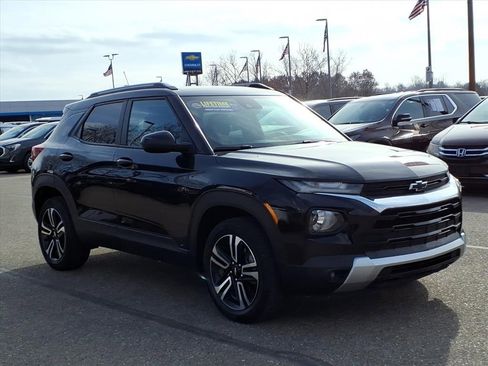 Used 2023 Chevrolet TrailBlazer LT w/ Convenience Package image 3