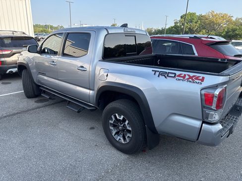 Used 2021 Toyota Tacoma TRD Off-Road w/ Technology Package AWD/4WD image 4