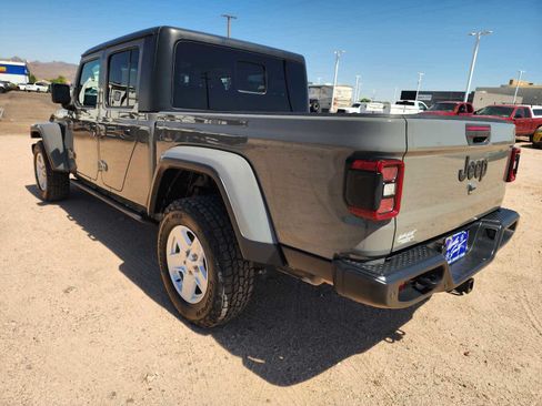 Used 2021 Jeep Gladiator Sport AWD/4WD image 8