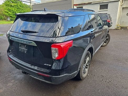 Used 2021 Ford Explorer XLT w/ Equipment Group 202A AWD/4WD image 4