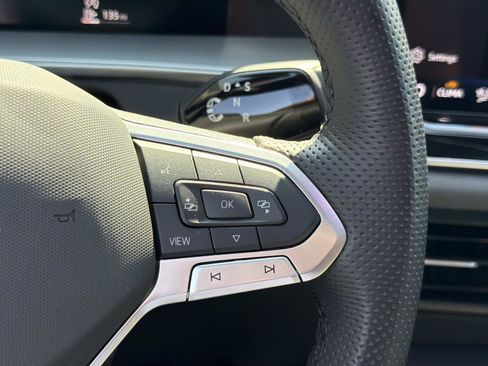 Certified 2025 Volkswagen Tiguan SE R-Line FWD image 19