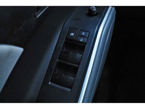 Used 2023 Toyota Highlander LE image 17