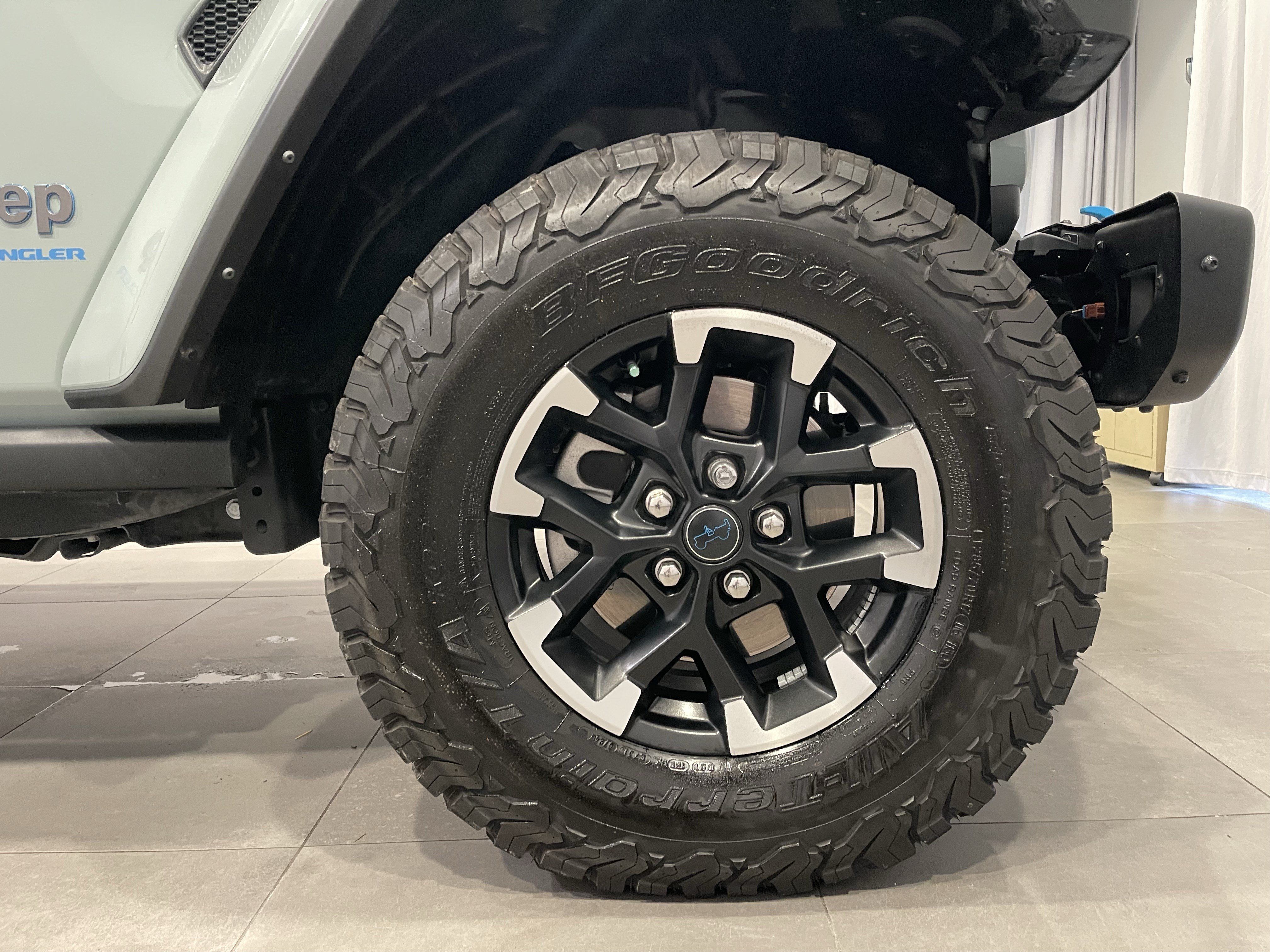 Used 2024 Jeep Wrangler Unlimited Rubicon 4xe AWD/4WD image 10