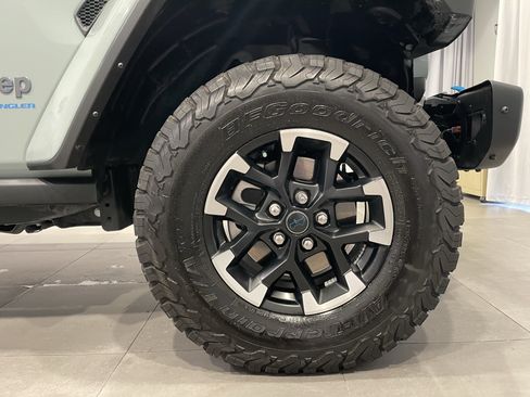 Used 2024 Jeep Wrangler Unlimited Rubicon 4xe AWD/4WD image 10