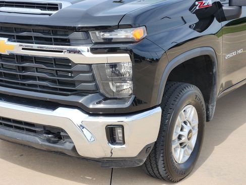 Used 2025 Chevrolet Silverado 2500 LT AWD/4WD image 12