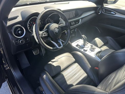Used 2023 Alfa Romeo Stelvio Veloce AWD/4WD image 19