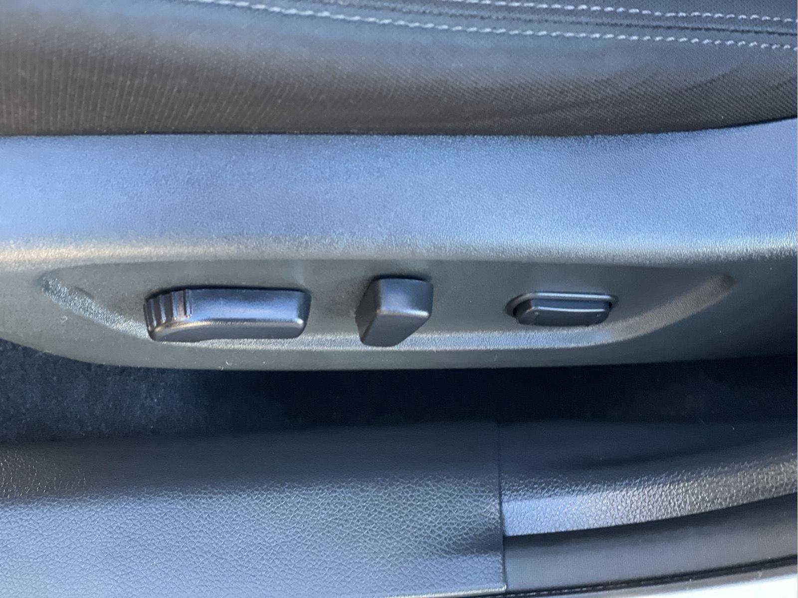 Used 2018 Nissan Rogue SV AWD/4WD image 26