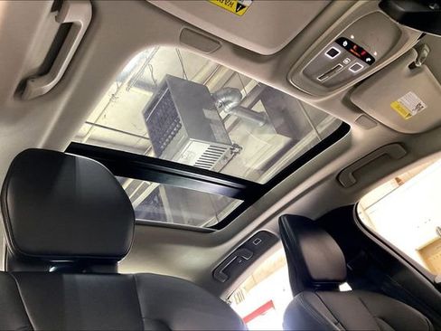 Certified 2025 Volvo S60 B5 Core image 24