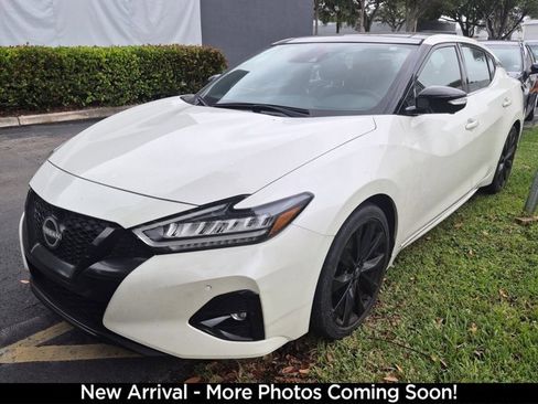 Certified 2023 Nissan Maxima SR w/ Sport Mat Group image 2