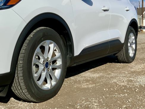 Used 2021 Ford Escape SE image 14