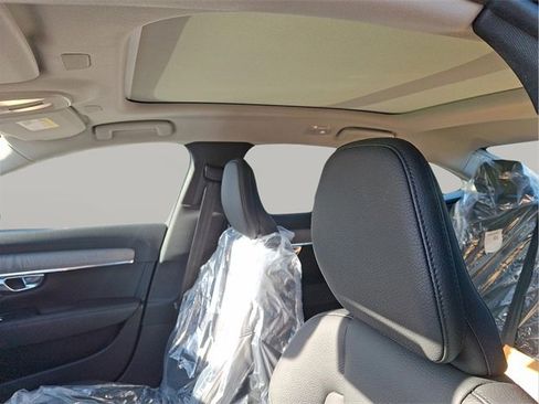 New 2025 Volvo S90 B6 Plus image 9