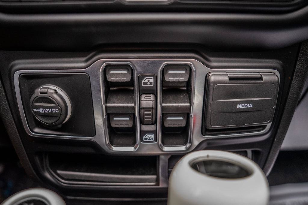 Used 2022 Jeep Wrangler Unlimited Sahara AWD/4WD image 30