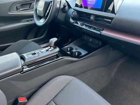 New 2026 Toyota Prius Plug-In Hybrid FWD image 17