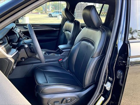 Used 2024 Jeep Grand Cherokee Limited 4xe image 7