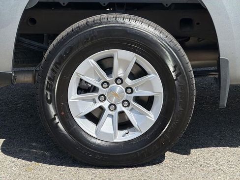Used 2025 Chevrolet Silverado 1500 LT AWD/4WD image 32