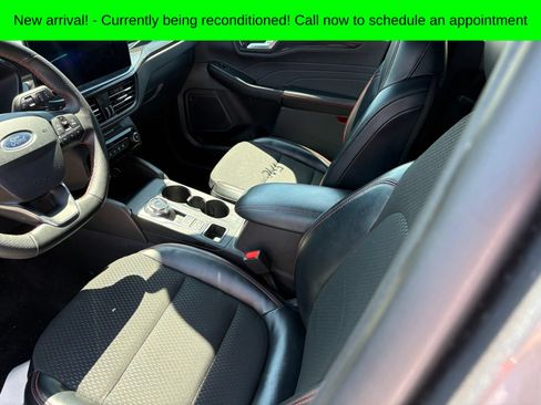 Used 2025 Ford Escape ST-Line w/ Tech Pack #1 FWD image 9