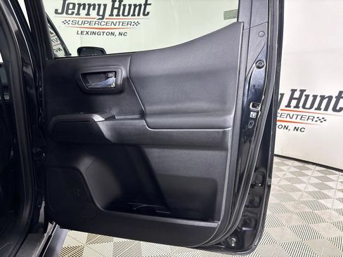 Used 2019 Toyota Tacoma TRD Off-Road w/ TRD Premium Off Road Package AWD/4WD image 26