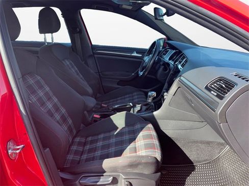 Used 2018 Volkswagen GTI SE image 15