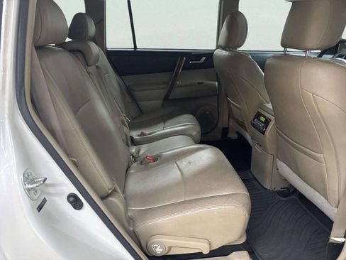 Used 2013 Toyota Highlander Limited AWD/4WD image 19