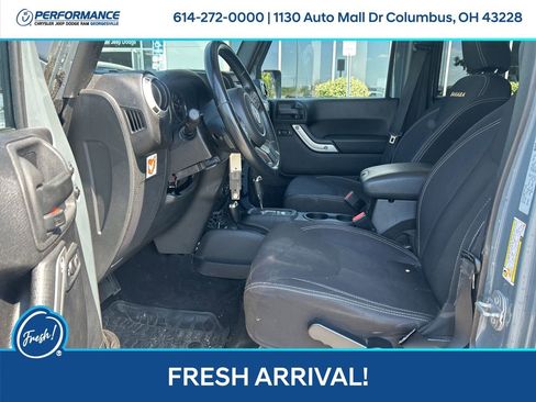 Used 2015 Jeep Wrangler Unlimited Sahara w/ Connectivity Group AWD/4WD image 12