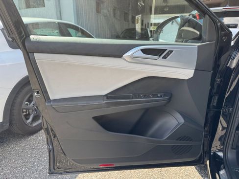 Used 2025 Volkswagen Taos SE image 20