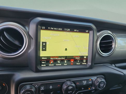 Used 2018 Jeep Wrangler Unlimited Sahara AWD/4WD image 25