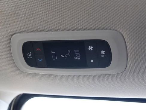 Used 2023 Chrysler Voyager LX image 21