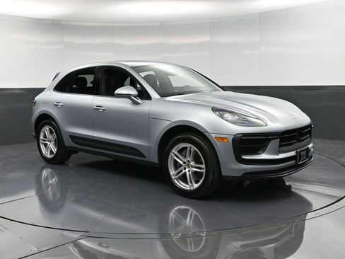 Certified 2025 Porsche Macan image 10