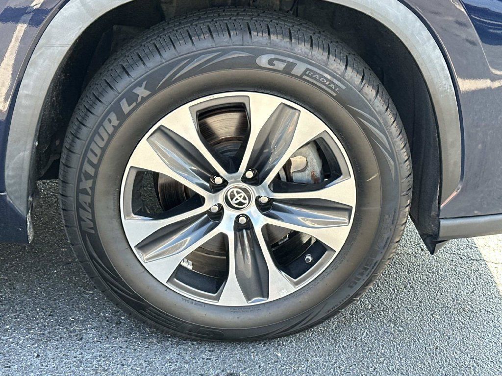 Used 2023 Toyota Highlander XLE FWD image 10