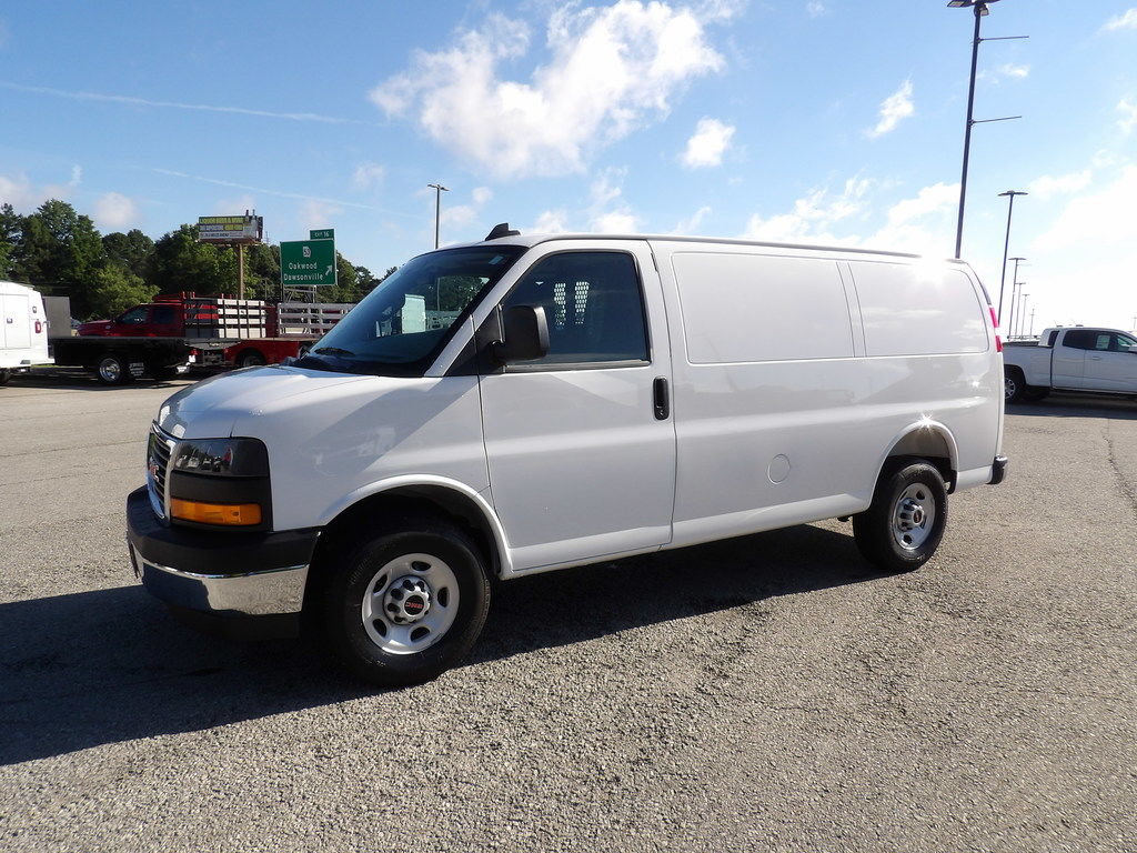 Used 2025 GMC Savana 2500 w/ Driver Convenience Package RWD image 3