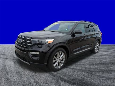 Certified 2023 Ford Explorer XLT w/ Equipment Group 202A RWD image 8