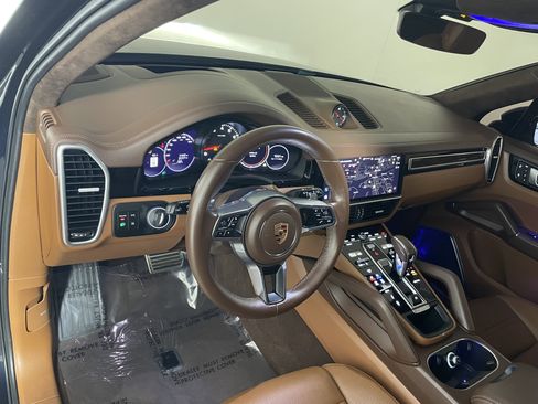 Used 2023 Porsche Cayenne S Platinum image 4