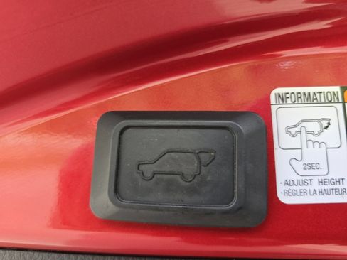 Used 2017 Toyota RAV4 XLE w/ Carpet Mat Package AWD/4WD image 23