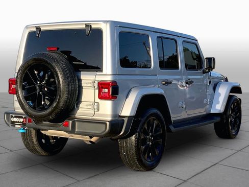 Used 2022 Jeep Wrangler Unlimited Sahara w/ Cold Weather Group AWD/4WD image 13