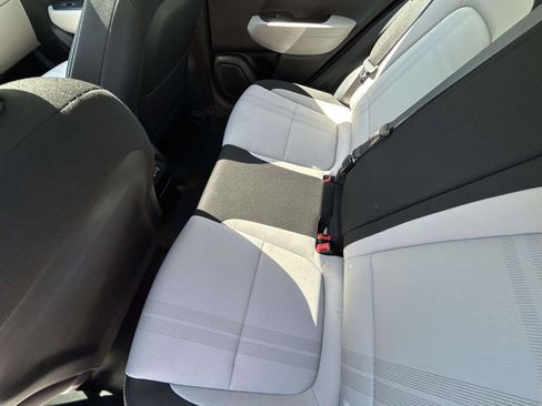 Used 2025 Hyundai Venue SEL FWD image 12