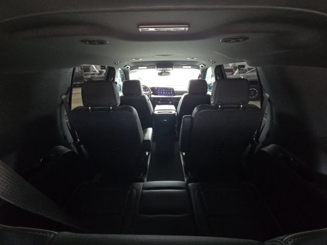 Used 2026 Chevrolet Suburban Premier AWD/4WD image 15