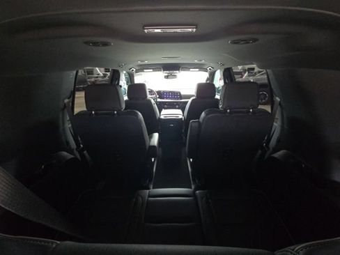 Used 2026 Chevrolet Suburban Premier AWD/4WD image 15