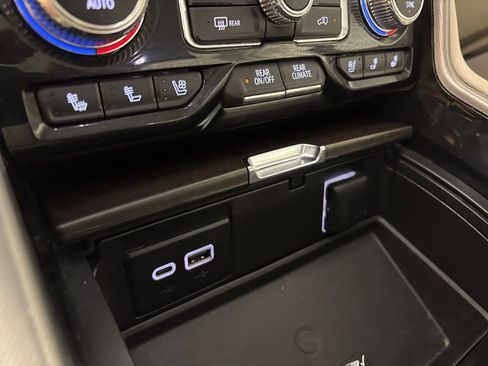 Used 2023 GMC Yukon Denali image 38