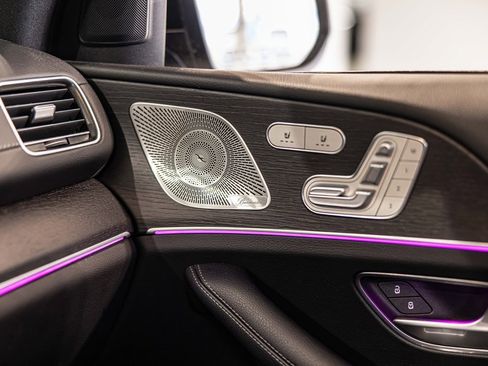 Used 2025 Mercedes-Benz GLS 450 4MATIC image 32