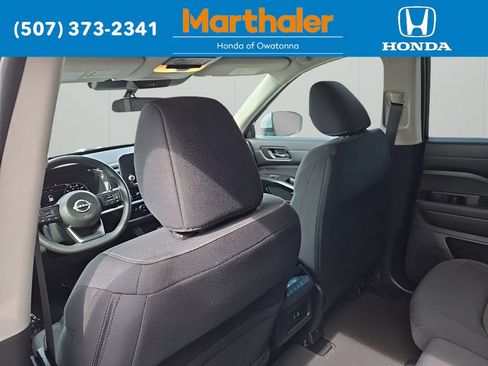 Used 2025 Nissan Pathfinder SV FWD image 14