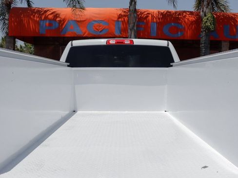 Used 2022 RAM 2500 Tradesman w/ Chrome Appearance Group image 9